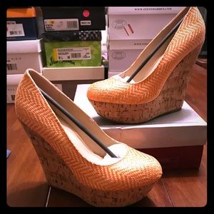 🍊 Orange n Ivory Raffia Wedge🍊- size 8.5